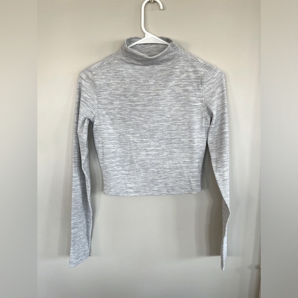 lululemon athletica Tops - Lululemon long sleeve crop top 🌟